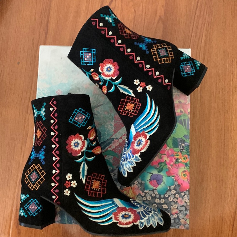 Nib devine bootie